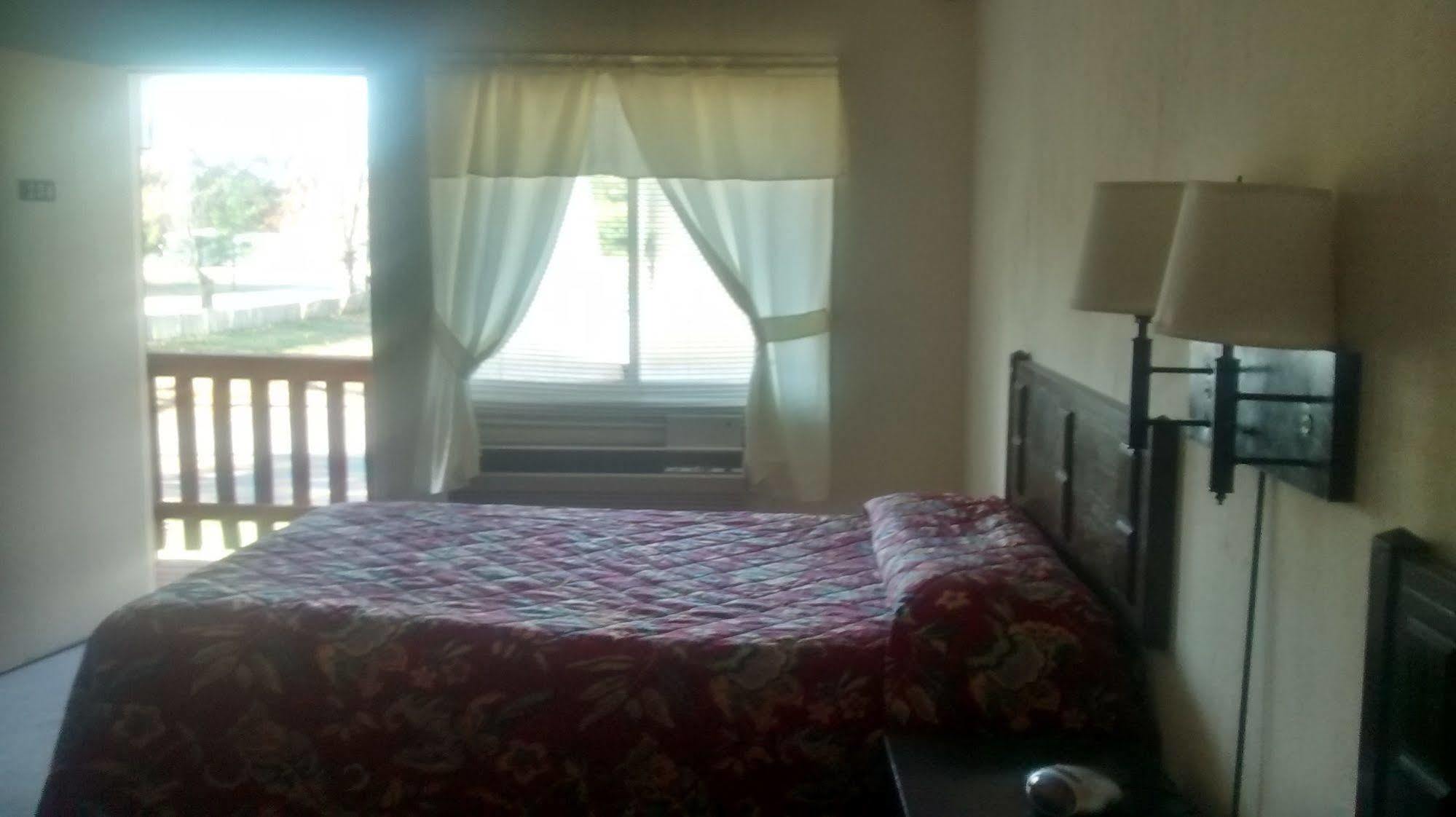 Ken Bar Lodge Gilbertsville Экстерьер фото